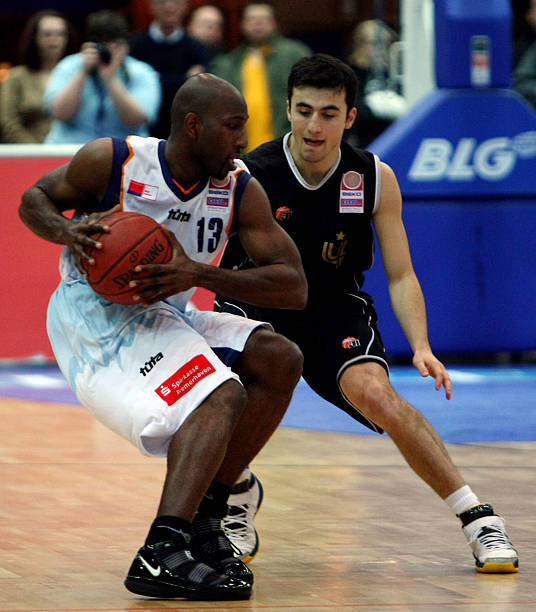 她们凭借坚 她们凭借坚